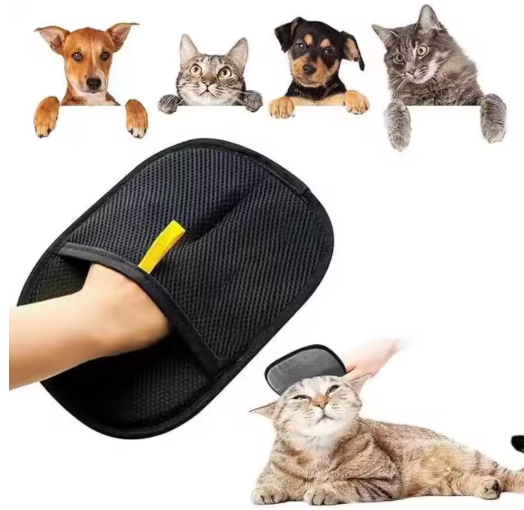 Grooming glove collecting loose fur